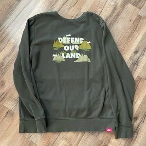 The North Face Mens Crewneck Sweatshirt